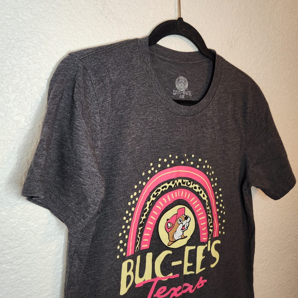 Buc-ee's Texas Pink Logo Soft T Shirt Grey Size Adult M - Picture 2 of 9